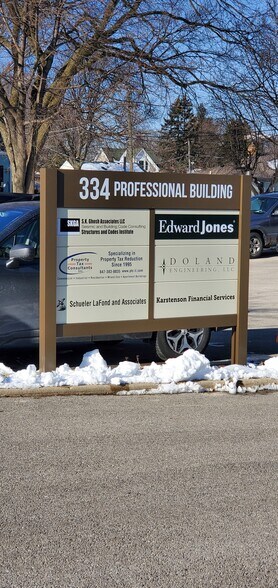 More Photos Of 334 E Colfax St, Palatine Loft Creative Space For Lease