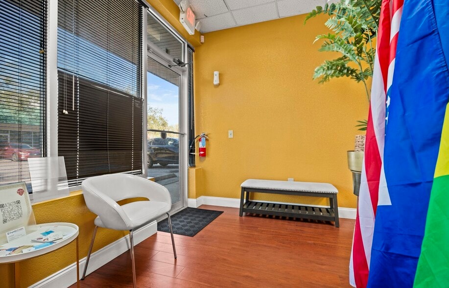 More Photos Of 3239 Old Winter Garden Rd, Orlando Flex For Sale