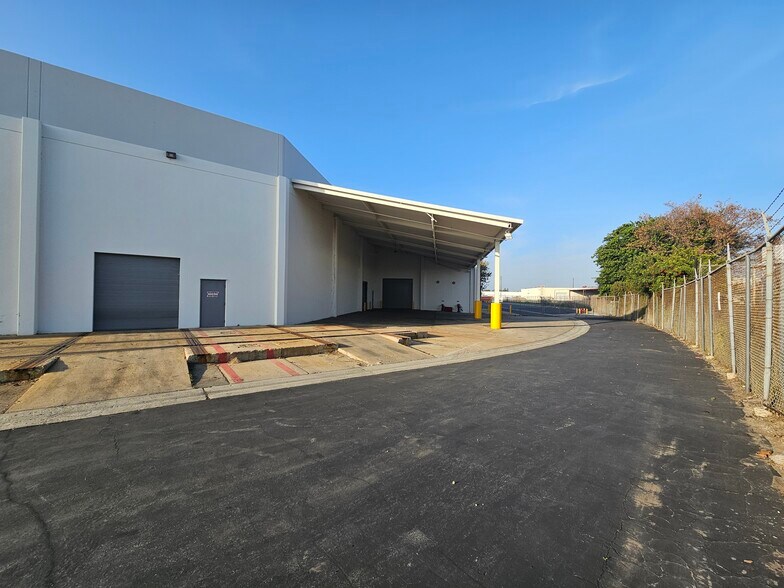More Photos Of 6300-6340 Valley View St, Buena Park Distribution For Lease