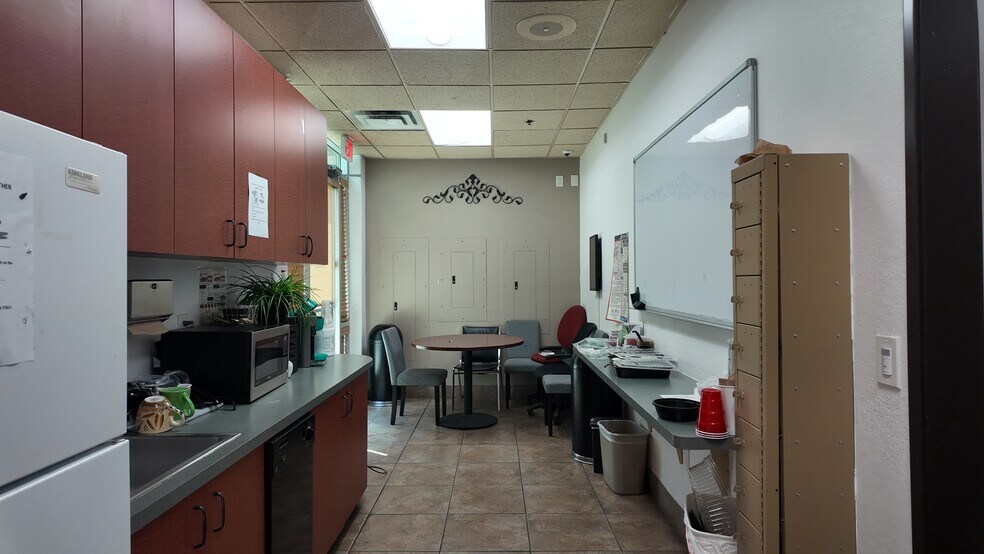 More Photos Of 9150 W Indian School Rd, Phoenix Medical For Sale