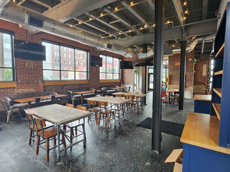 More Photos Of 2814 Detroit Ave, Cleveland Office For Lease