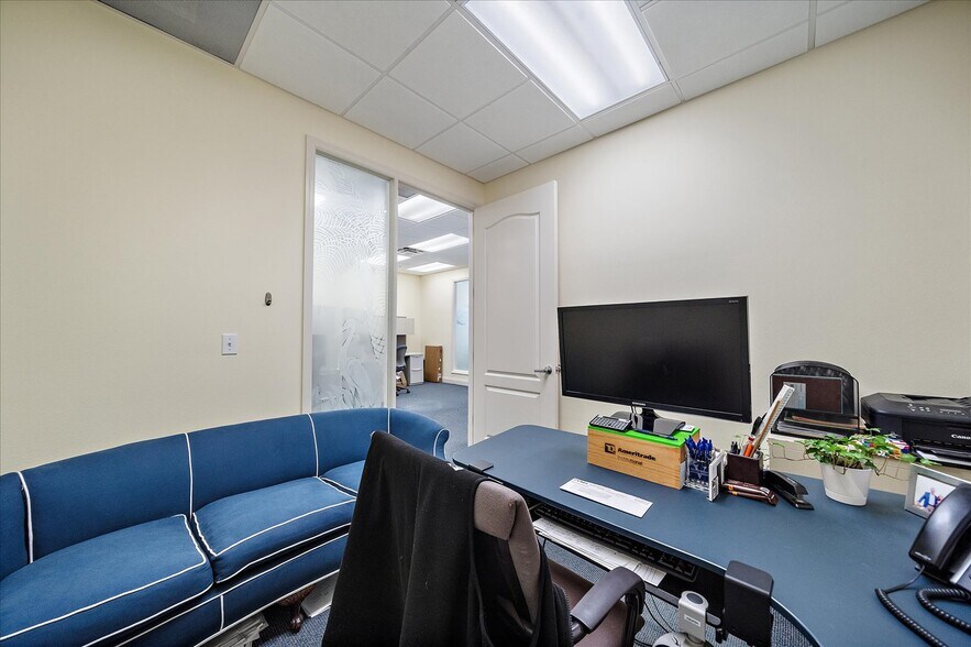 More Photos Of 5601-5605 Marquesas Cir, Sarasota Office For Sale