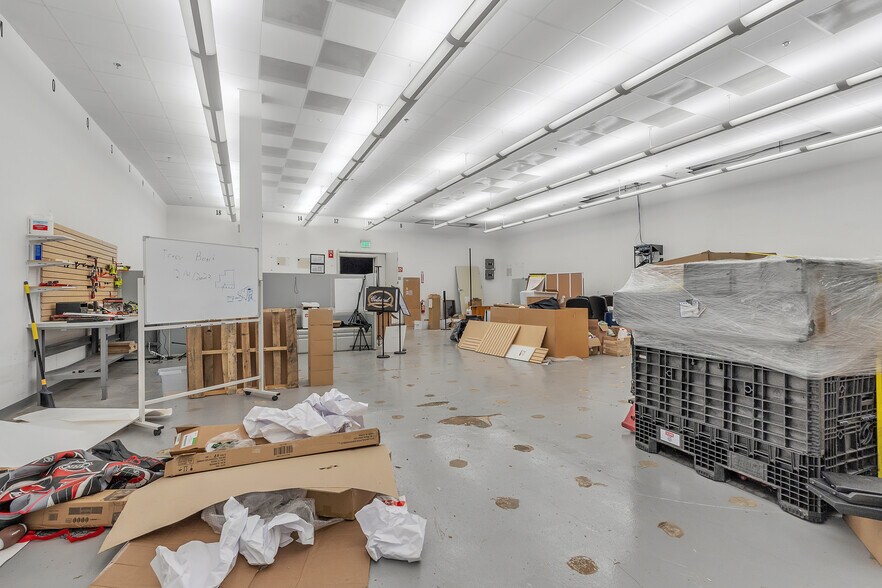 More Photos Of 45 Bartlett St, Marlborough Light Manufacturing For Lease