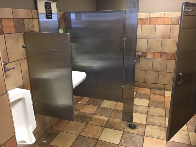 More Photos Of 800 W Walnut St, Watseka Fast Food For Lease