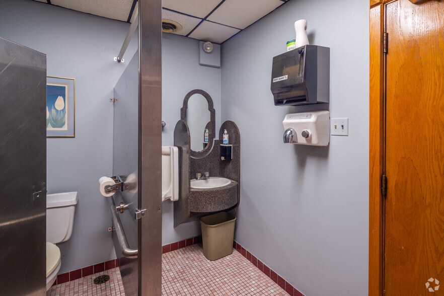 More Photos Of 6071 S Archer Ave, Chicago Restaurant For Sale