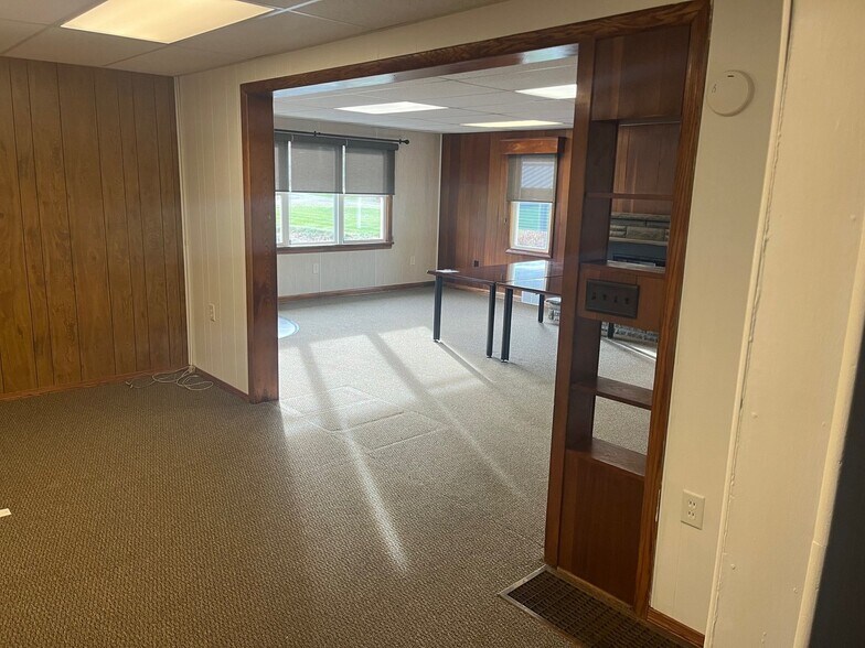 More Photos Of 1126 Pittsburgh Rd, Valencia Office For Sale