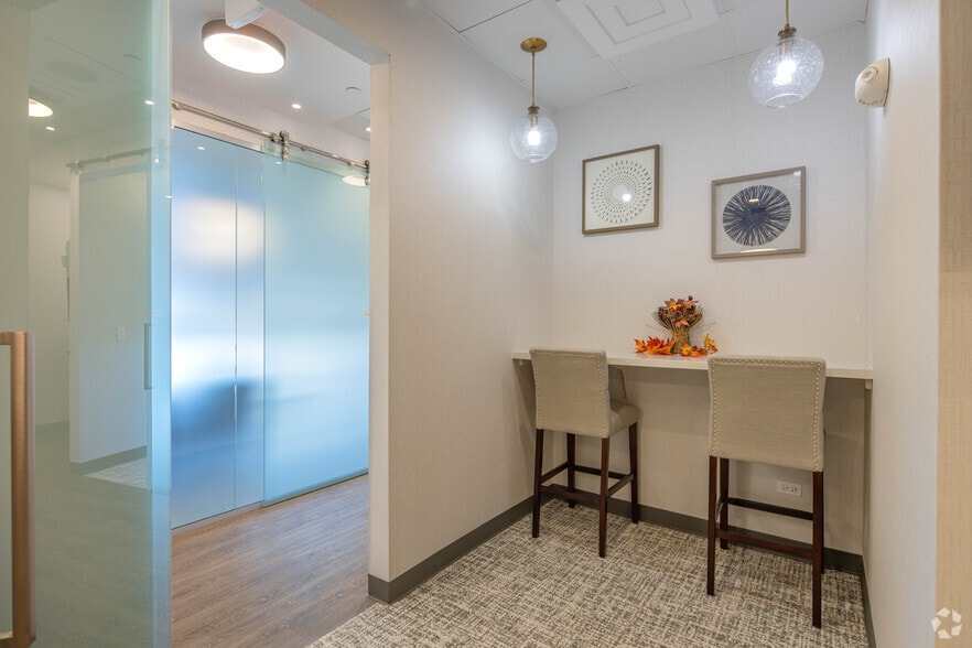 More Photos Of 2300 Lehigh Ave, Glenview Storefront Retail Office For Lease