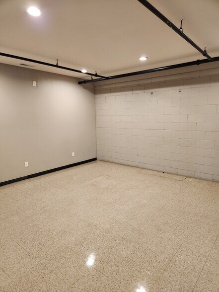 More Photos Of 300 W Broadway St, Greenwood Loft Creative Space For Sale