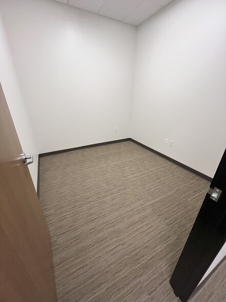 More Photos Of 1360 N Bullard Ave, Goodyear Office For Lease