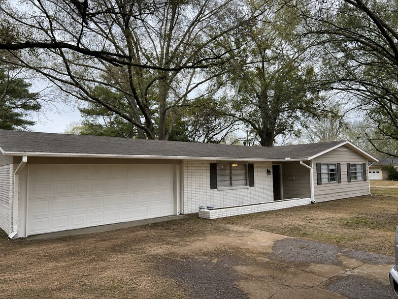 More Photos Of 260 S Canton Club Cir, Jackson Multifamily For Sale