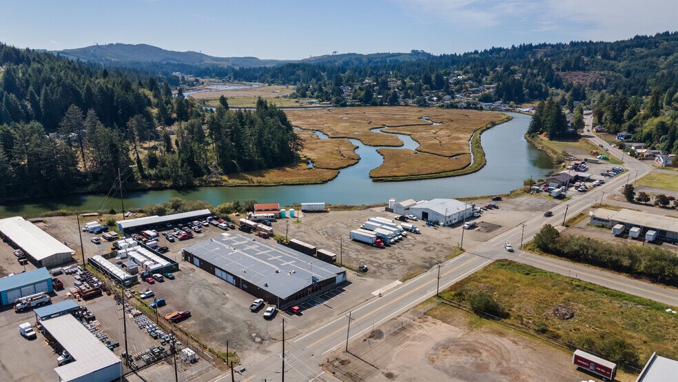 More Photos Of 225 W Lockhart Ave, Coos Bay Warehouse For Sale