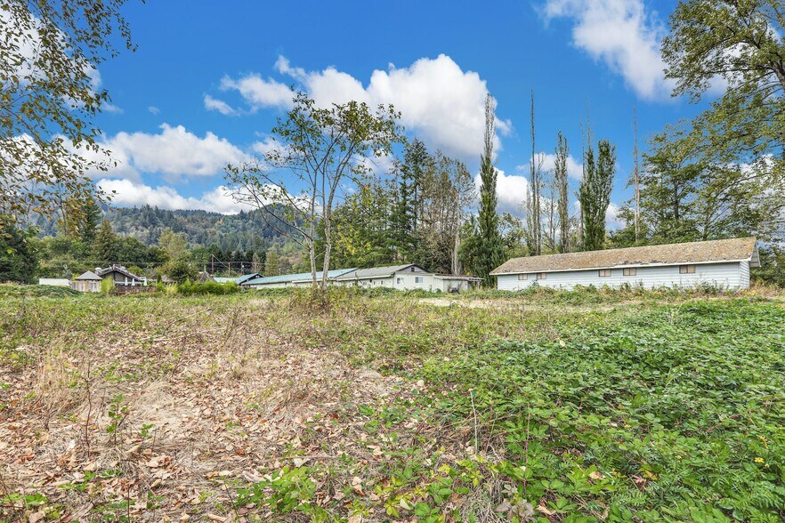 More Photos Of 44618 State Route 20, Concrete Hotel For Sale