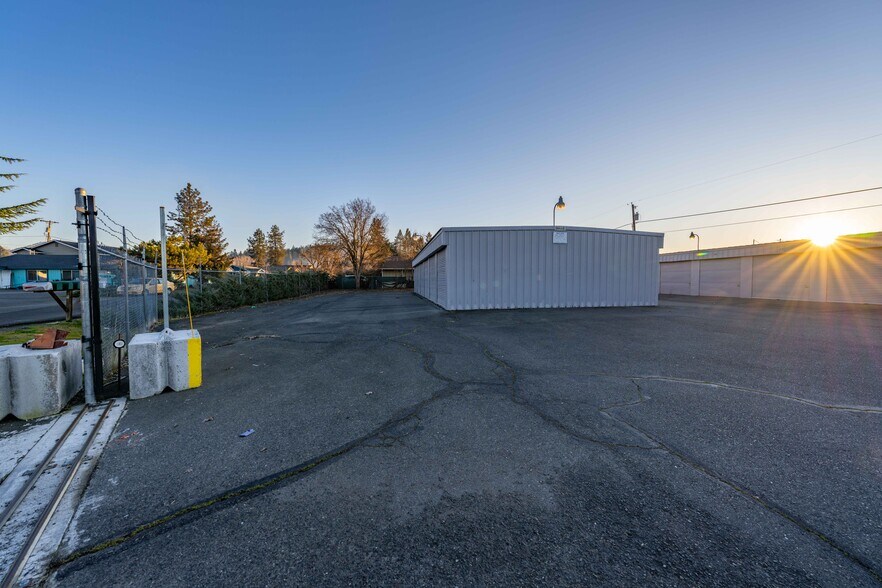 More Photos Of 100 Pardee Ln, Grants Pass Self Storage For Sale