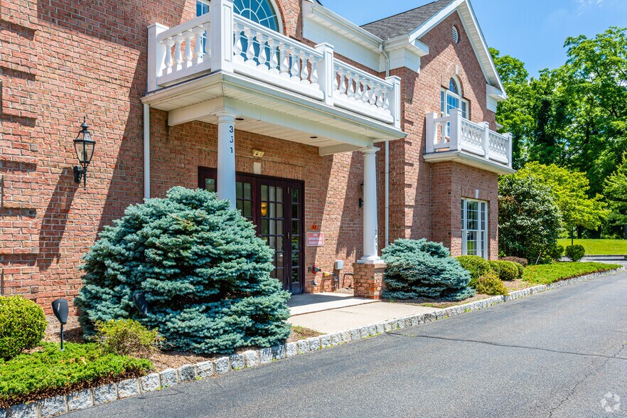 More Photos Of 351 Sparta Ave, Sparta Office For Lease