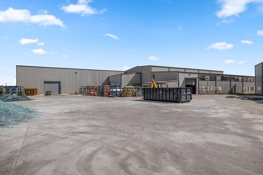 More Photos Of 800 East Watson Ln, New Braunfels Manufacturing For Lease