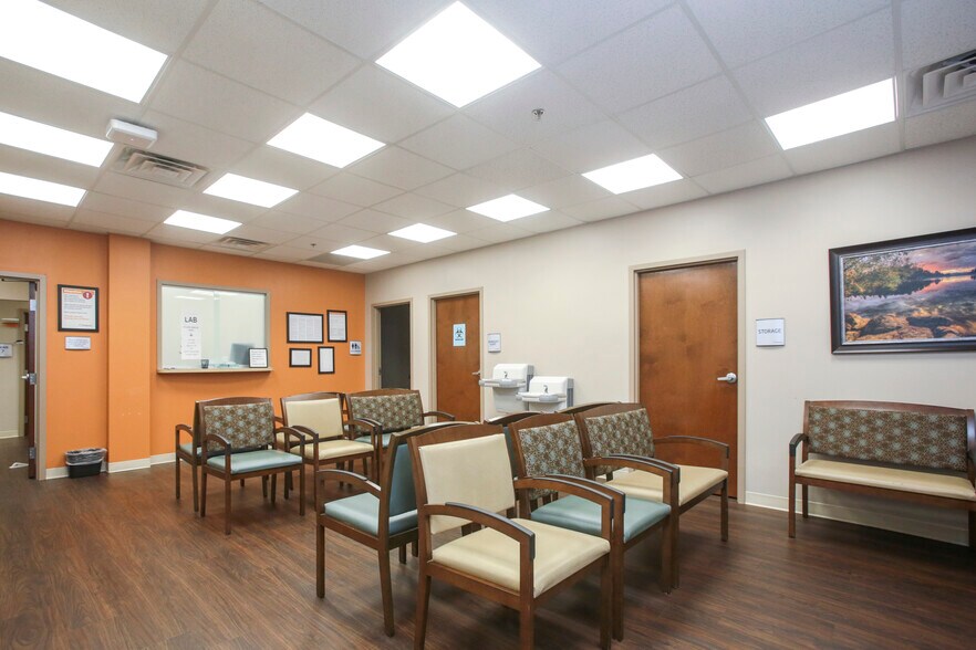 More Photos Of 12 Sammy McGhee Blvd, Jasper Office For Sale