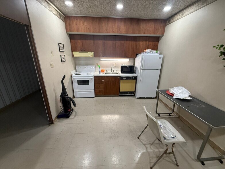 More Photos Of 128 E Commerce St, Aberdeen Storefront For Sale