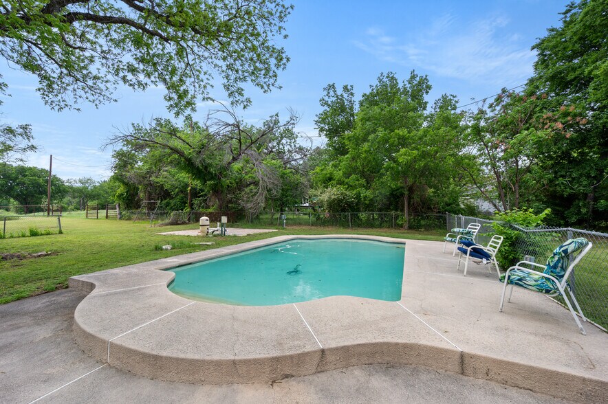 More Photos Of 7 Hills Rd, Newark Warehouse For Sale