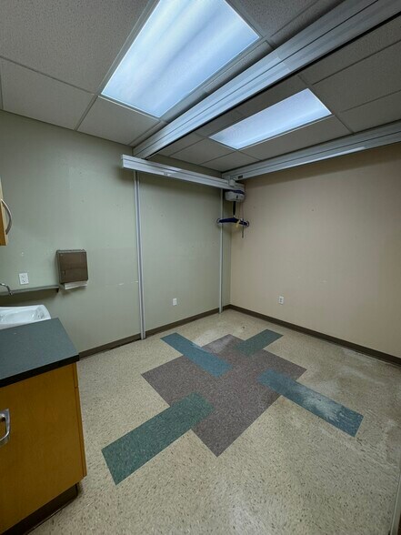 More Photos Of 4237 S Pipkin Rd, Lakeland Medical For Sale