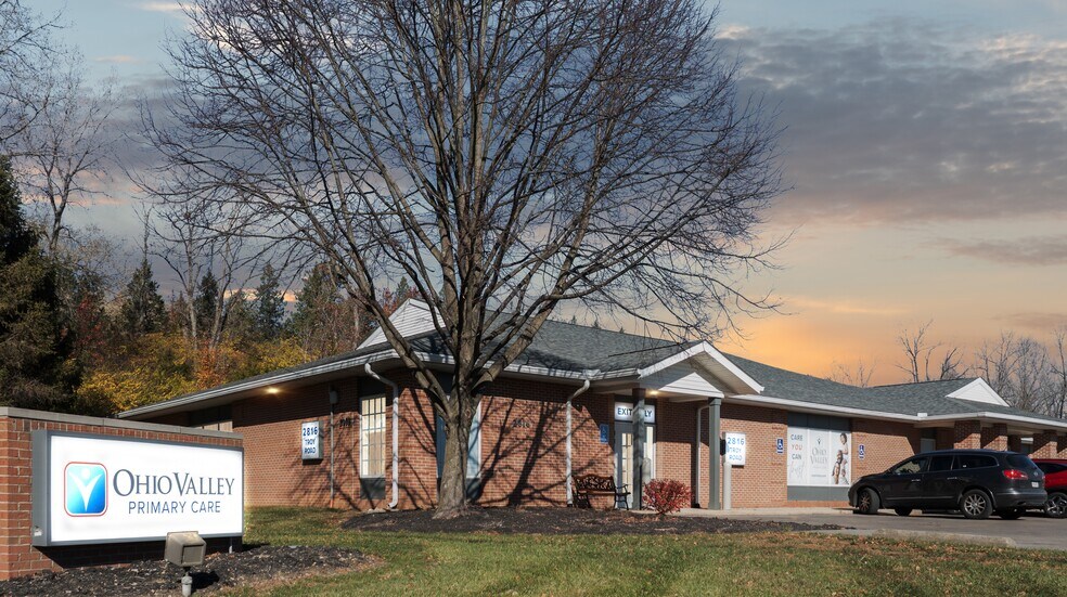 Primary Photo Of 2816 W 1st St, Springfield Medical For Sale