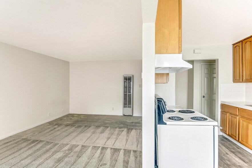 More Photos Of 7940 Bancroft Ave, Oakland Apartments For Sale