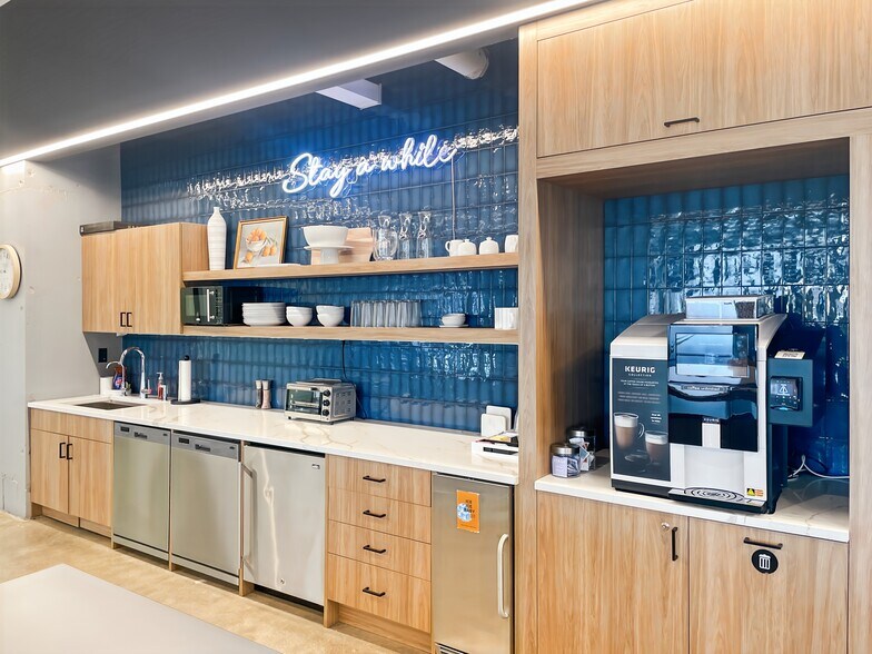 More Photos Of 222 S Prospect Ave, Park Ridge Coworking Space