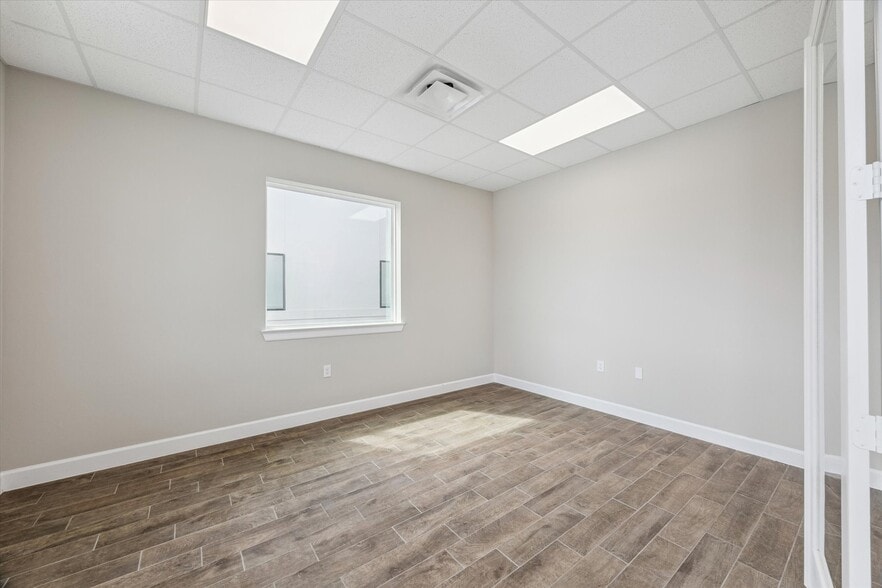 More Photos Of 11960 Broadway St, Pearland Unknown For Lease