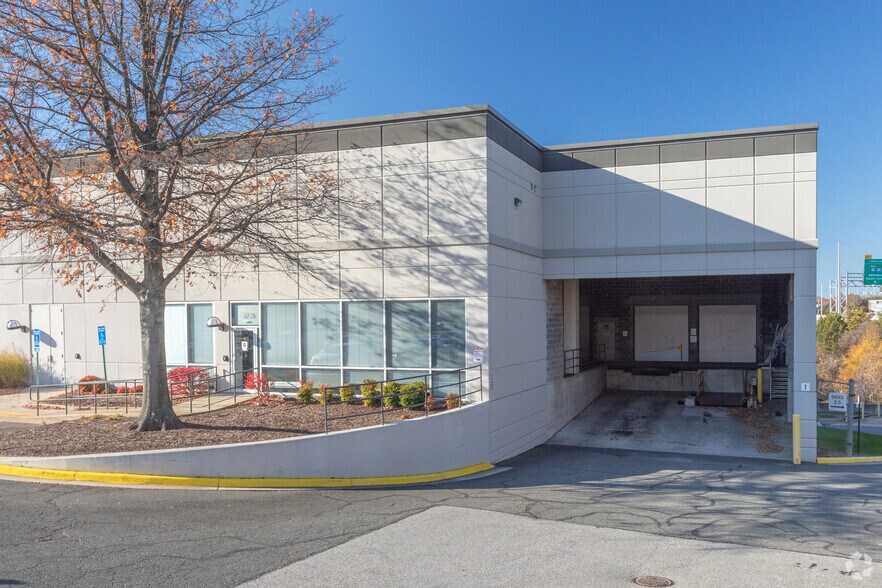 More Photos Of 5775 General Washington Dr, Alexandria Warehouse For Lease
