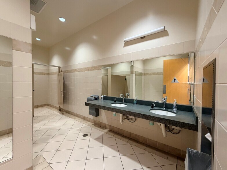 More Photos Of 1278-1280 Reamwood Ave, Sunnyvale Light Manufacturing For Lease