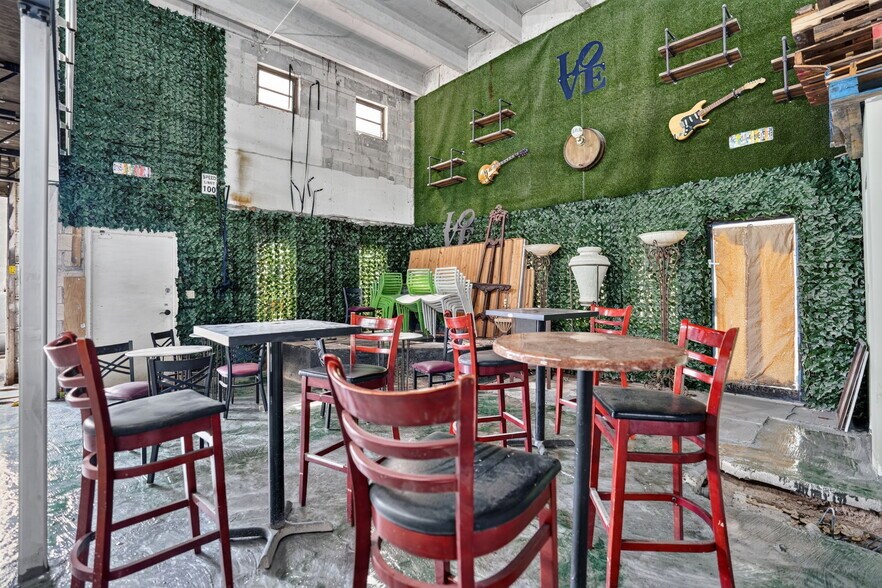 More Photos Of 8485-8499 NW 54th St, Miami Warehouse For Sale
