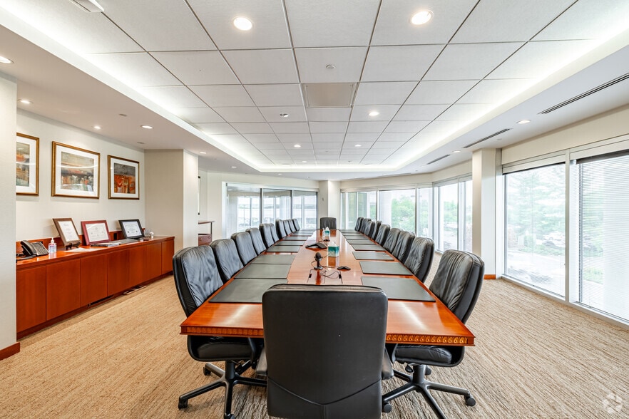 More Photos Of 611 River Dr, Elmwood Park Office For Sale