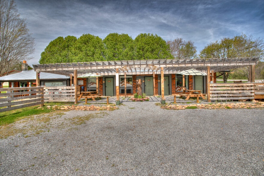 More Photos Of 3804 Wears Valley Rd, Sevierville Hotel For Sale