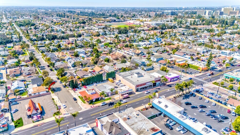 More Photos Of 806 S Main St, Santa Ana Fast Food For Sale