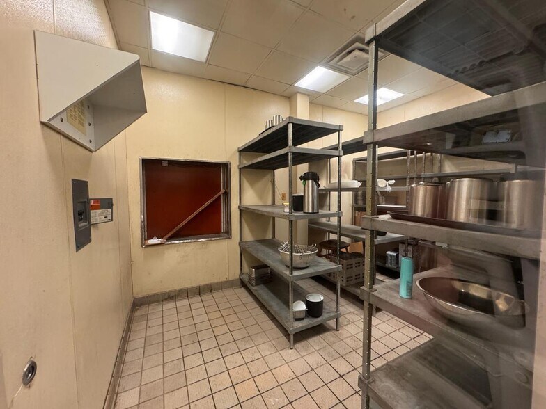 More Photos Of 2949 Dixie Hwy, Hamilton Restaurant For Sale