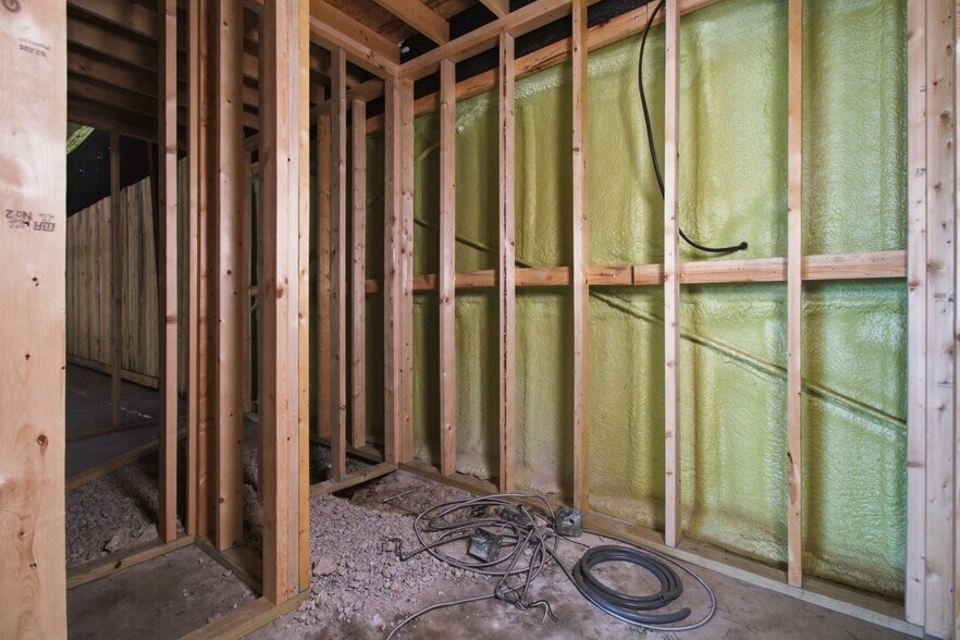 More Photos Of 1398 S Valley Rd, West Plains General Retail For Sale
