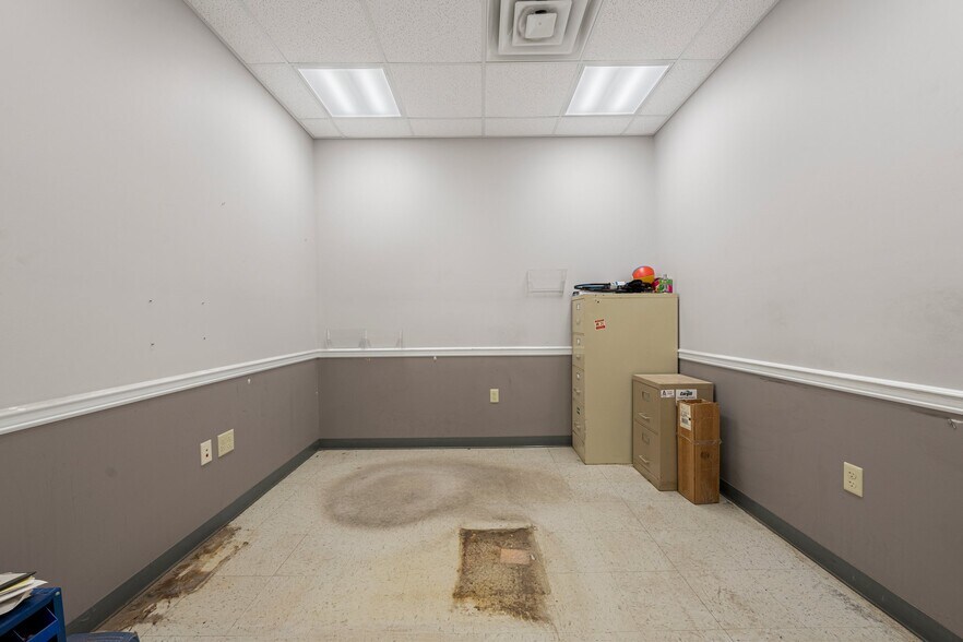 More Photos Of 300 Samson St, Glasgow Light Manufacturing For Sale