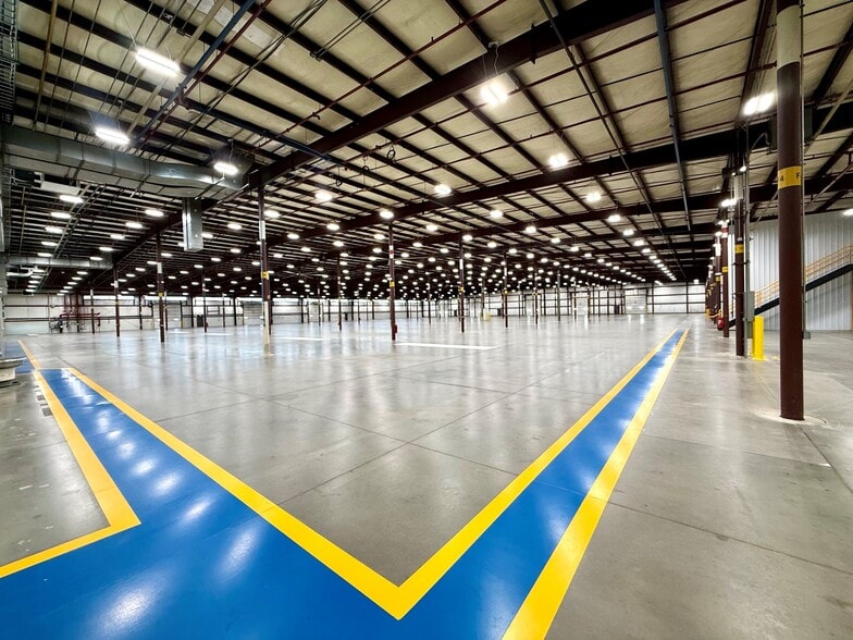 More Photos Of 2855 S Oakwood Rd, Oshkosh Manufacturing For Lease