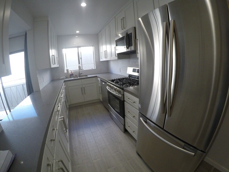 More Photos Of 7631 Norton Ave, West Hollywood Apartments For Sale