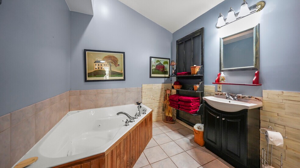 More Photos Of 1117 Dogwood Rd, Lake Ozark Multifamily For Sale