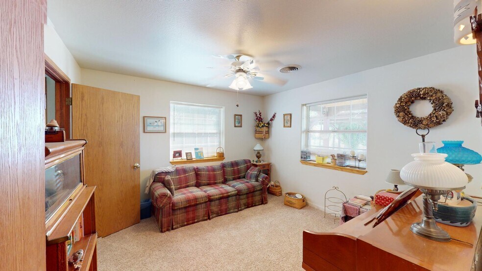 More Photos Of 1804 E College Blvd, Roswell General Retail For Sale