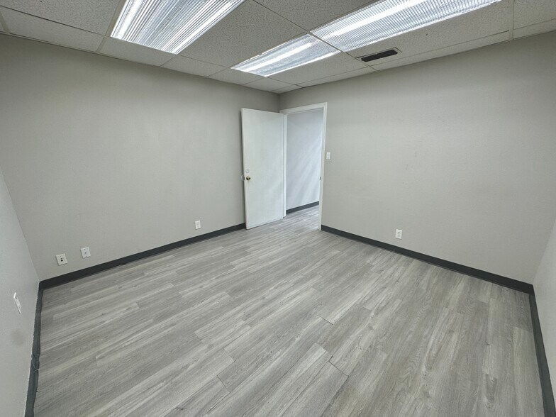 More Photos Of 5001 Brentwood Stair Rd, Fort Worth Office For Lease