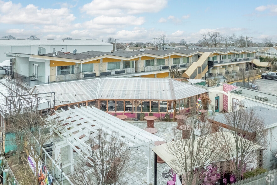 More Photos Of 445 S Main St, Freeport Hotel For Lease