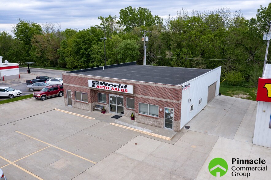 More Photos Of 1651 S 11th St, Nebraska City Showroom For Sale