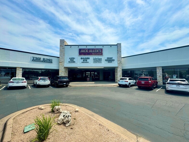 Primary Photo Of 3010 W Anderson Ln W, Austin General Retail For Lease