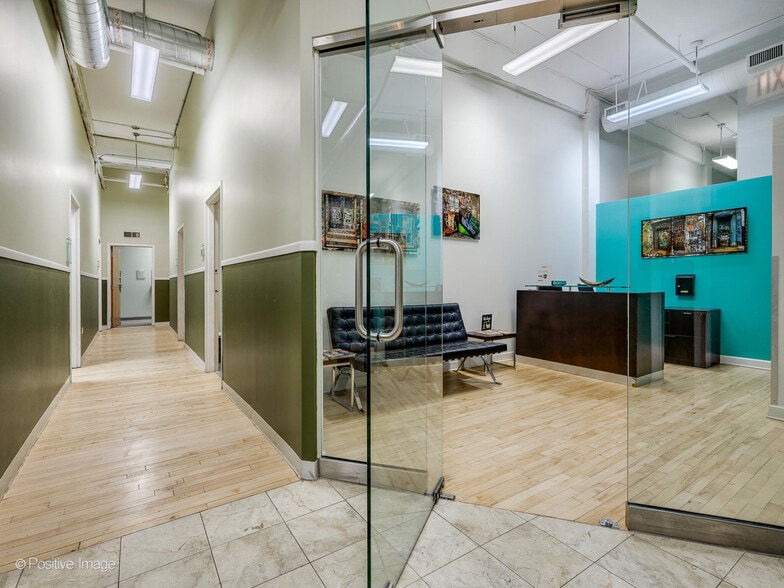More Photos Of 3045-3047 N Lincoln Ave, Chicago Loft Creative Space For Lease