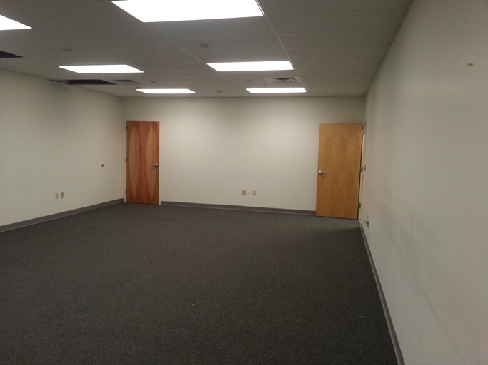 More Photos Of 70 Hillside Dr, Drums Flex For Lease