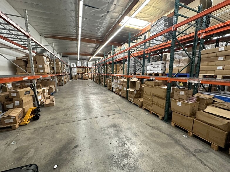 More Photos Of 2421 S Susan St, Santa Ana Warehouse For Lease