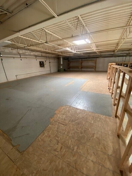 More Photos Of 7651-7657 W 100th Pl, Bridgeview Warehouse For Sale