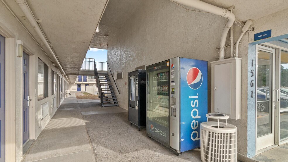 More Photos Of 1561 6th St, Wells Hotel For Sale