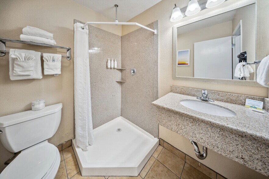 More Photos Of 839 E Main St, Santa Maria Hotel For Sale